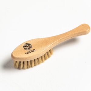 NESTED Szczoteczka dla dzieci ze szczeciny, na ciemieniuchę