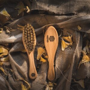 NESTED Szczoteczka dla dzieci ze szczeciny, na ciemieniuchę