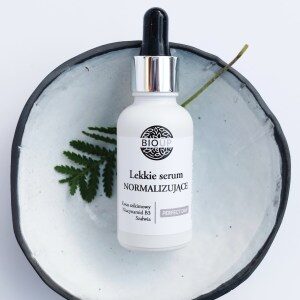 BIOUP Lekkie serum normalizujące z niacynamidem i kwasem szikimowym