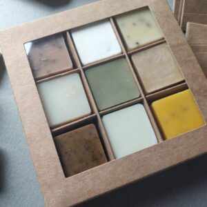 NATURAL SECRETS Zestaw mini mydełek na prezent 9 szt.